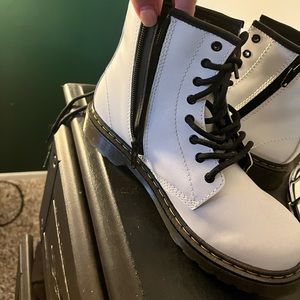 Dr. Martens girls’ boots! White matte. Size 4. Never worn.
